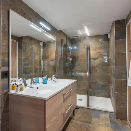 Apartment Recent, Proche Des Pistes Avec Balcon Et Parking A - Fr-1-563-138