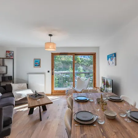 Recent, Proche Des Pistes Avec Balcon Et Parking A - Fr-1-563-138