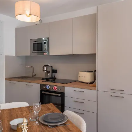 Apartment Recent, Proche Des Pistes Avec Balcon Et Parking A - Fr-1-563-138