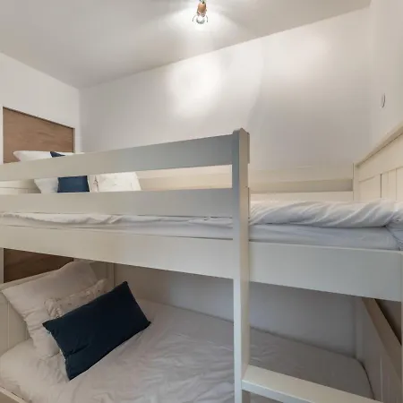 Appartement Récent, Proche Des Pistes Avec Balcon Et Parking à - Fr-1-563-138 *